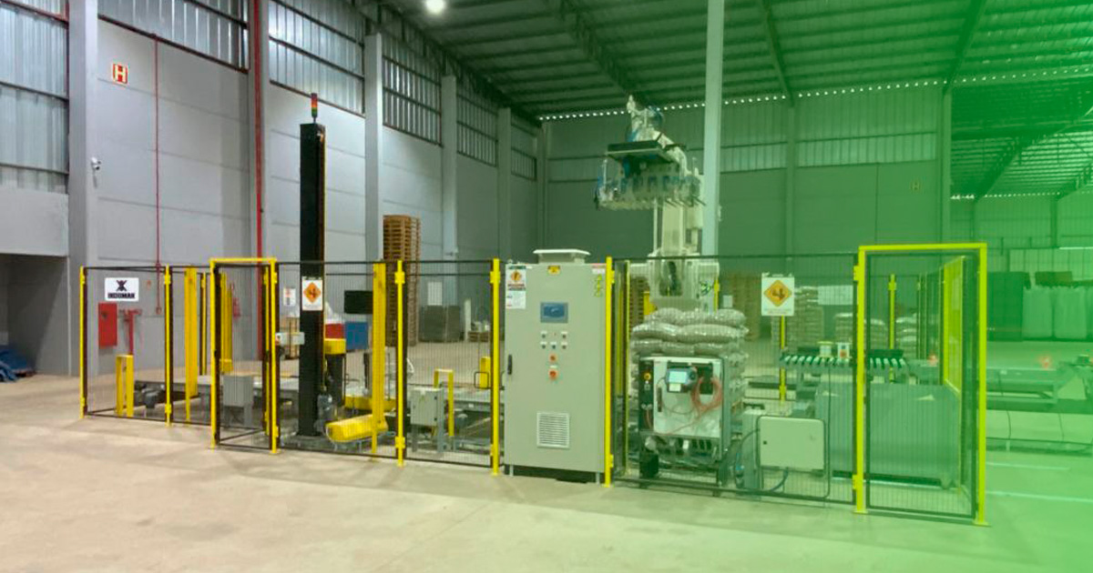 Automação integrada com robótica e sistemas de linha